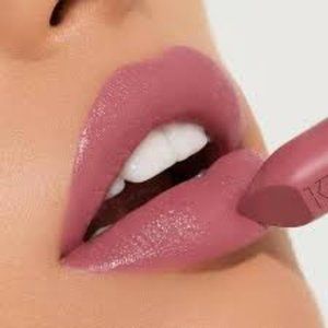 *NEW* Kylie Cosmetics FLIRTINI Matte Lipstick ~ True Pink 💋